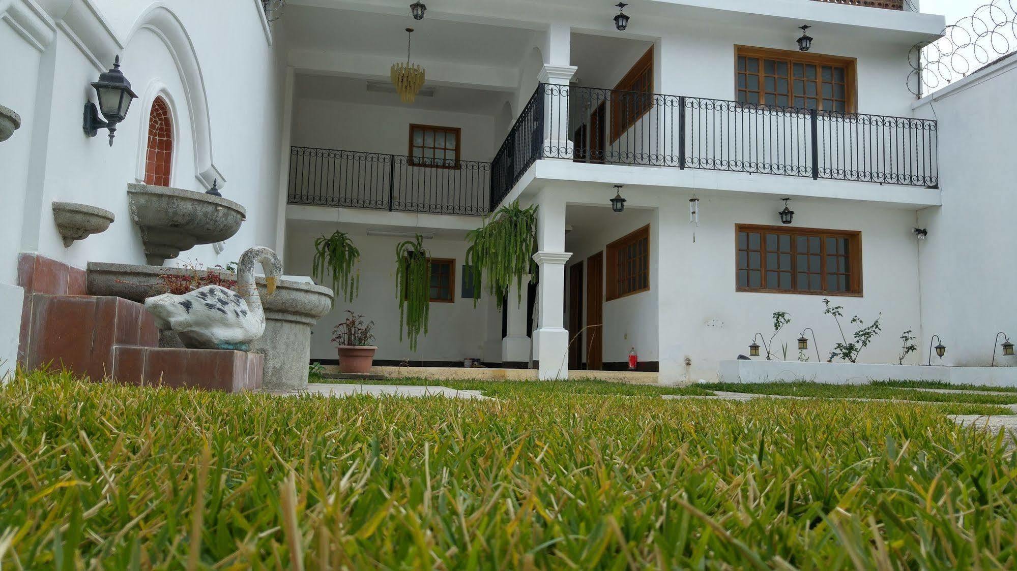 Ixkanul Antigua Hotel Exteriör bild