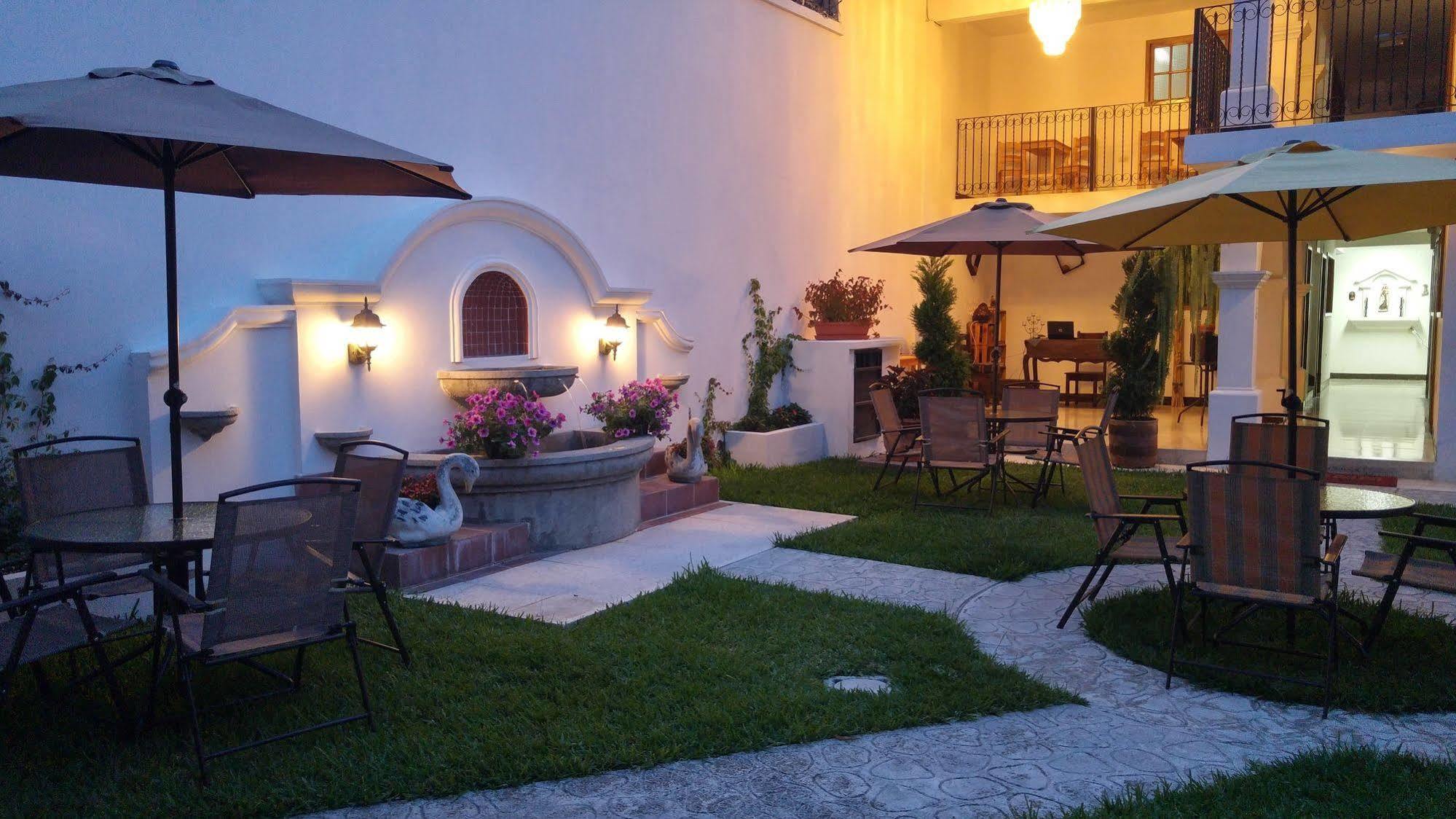 Ixkanul Antigua Hotel Exteriör bild